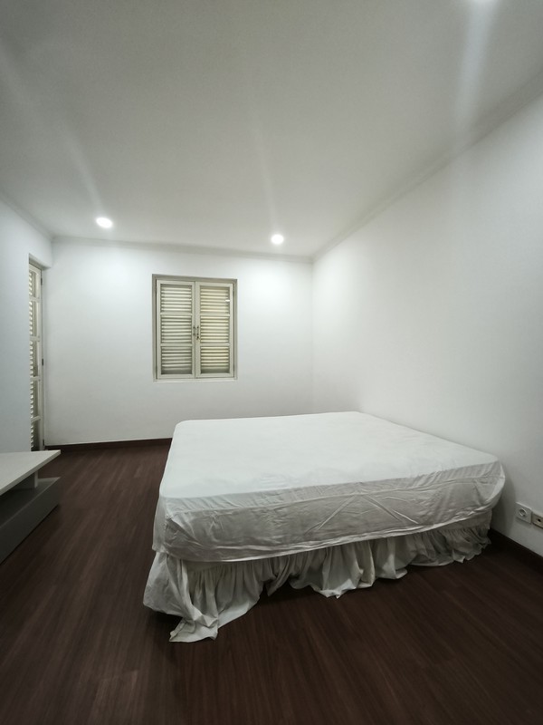 Dijual Hunian Nyaman untuk Keluarga Modern di Kemang Barat - Jakarta Selatan