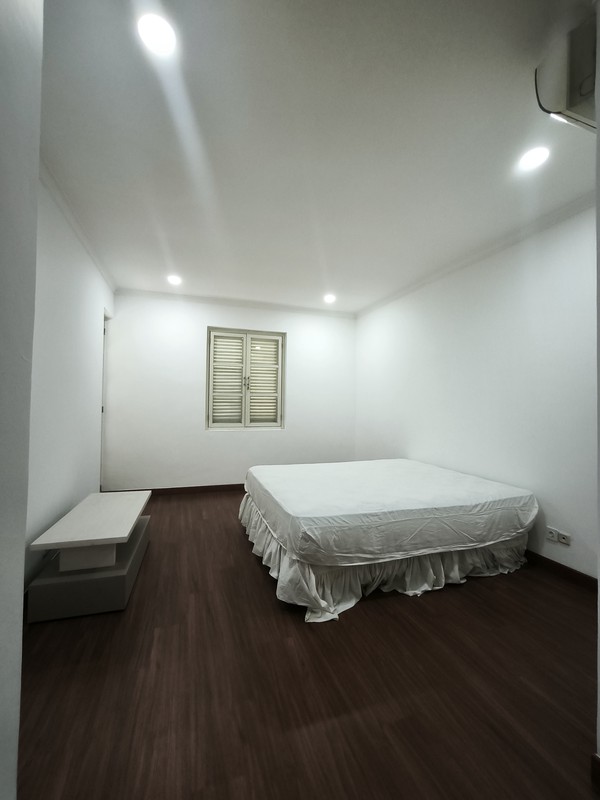 Townhouse mewah di lokasi emas Kemang! - Disewakan!