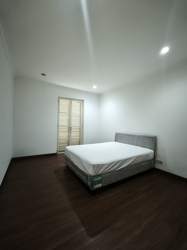 Townhouse mewah di lokasi emas Kemang! - Disewakan!