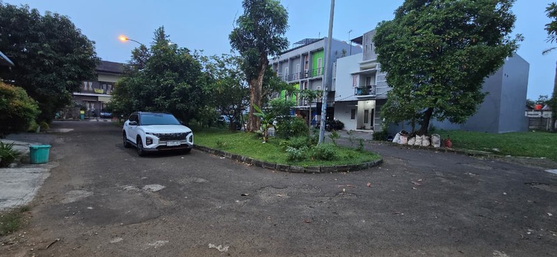 Tanah di Anggrek Loka, 2.3 - Harga Miring 