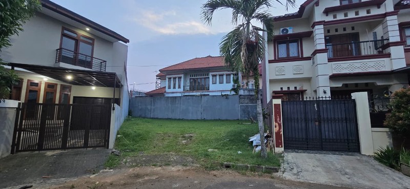 Tanah di Anggrek Loka, 2.3 - Harga Miring 