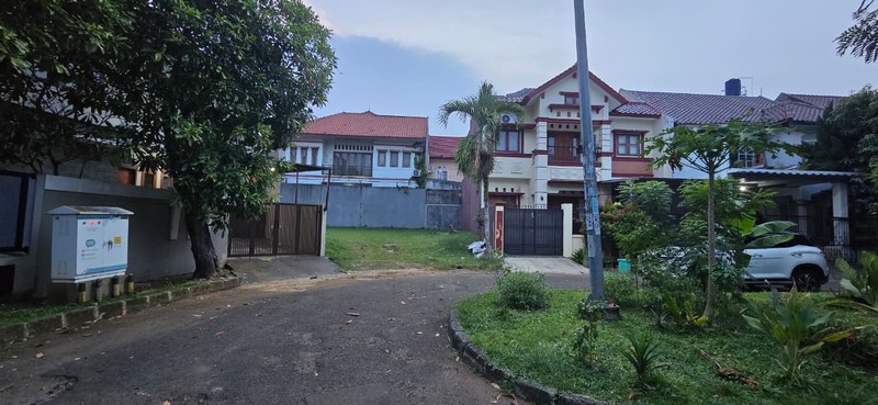 Tanah di Anggrek Loka, 2.3 - Harga Miring 