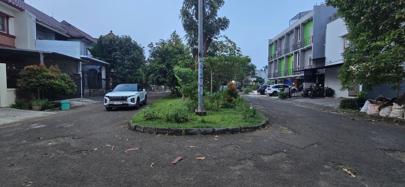 Tanah di Anggrek Loka, 2.3 - Harga Miring 