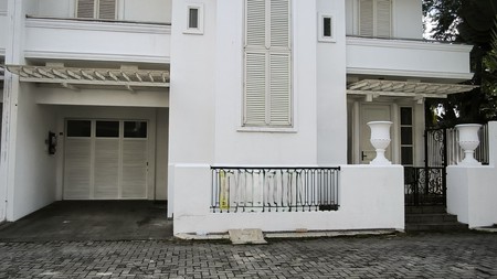 Townhouse Eksklusif di Kawasan Premium Kemang - Disewakan!