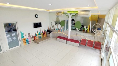 Dijual Rumah Dua Lantai Babatan Pratama  Surabaya  Bisa untuk buka usaha tempat kost, kantor,dan lainnya