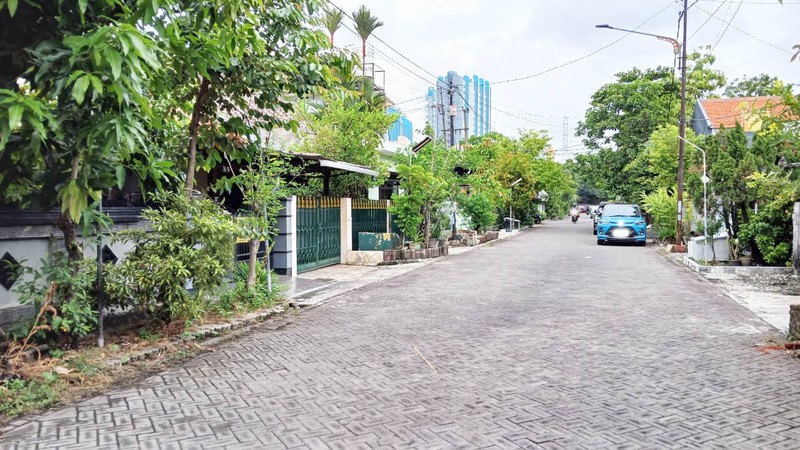 Rumah di Tenggilis Mejoyo Utara Surabaya Selatan, Lokasi Strategis dekat UBAYA, RS UBAYA & berbagai tempat kuliner, Row Jalan bisa 3 mobil, Terawat