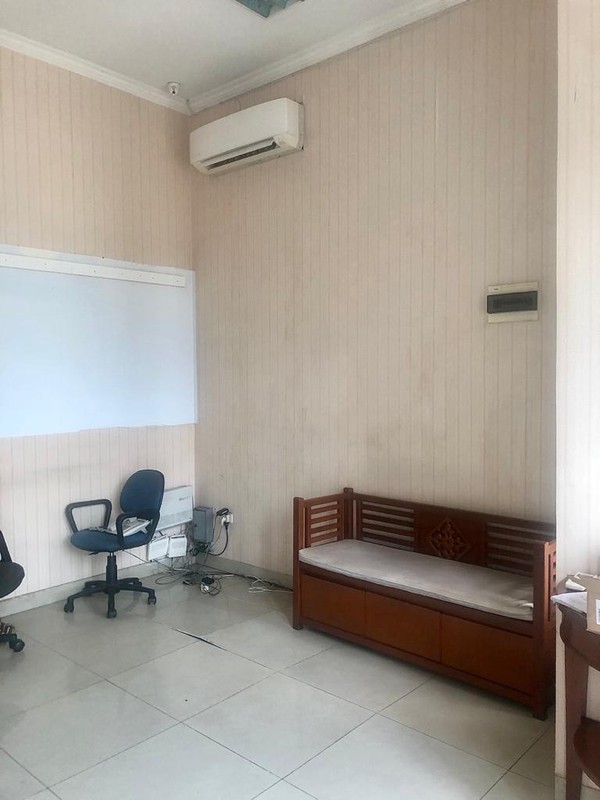 Rumah Ex kantor Summagung , Kelapa Gading Luas 6x18,5m2