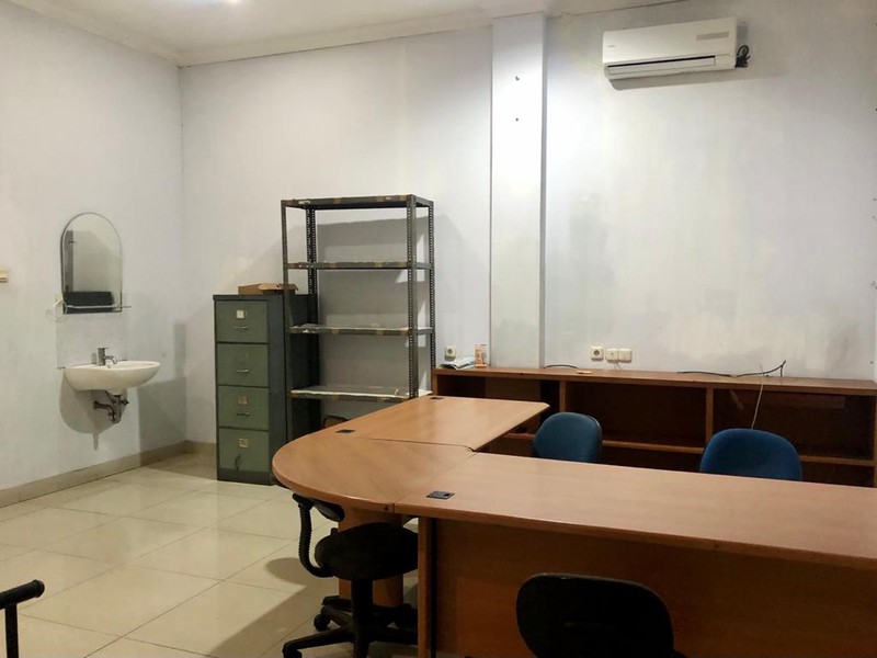 Rumah Ex kantor Summagung , Kelapa Gading Luas 6x18,5m2
