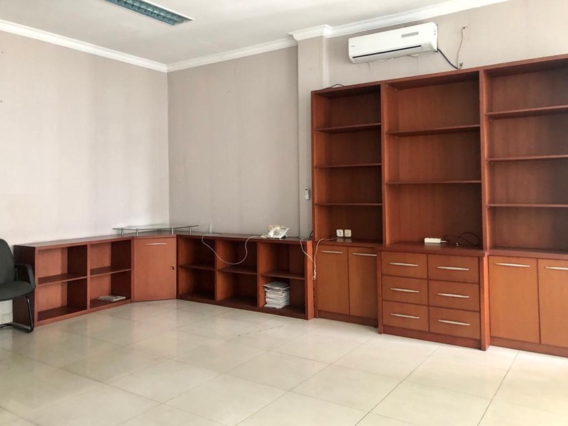 Rumah Ex kantor Summagung , Kelapa Gading Luas 6x18,5m2