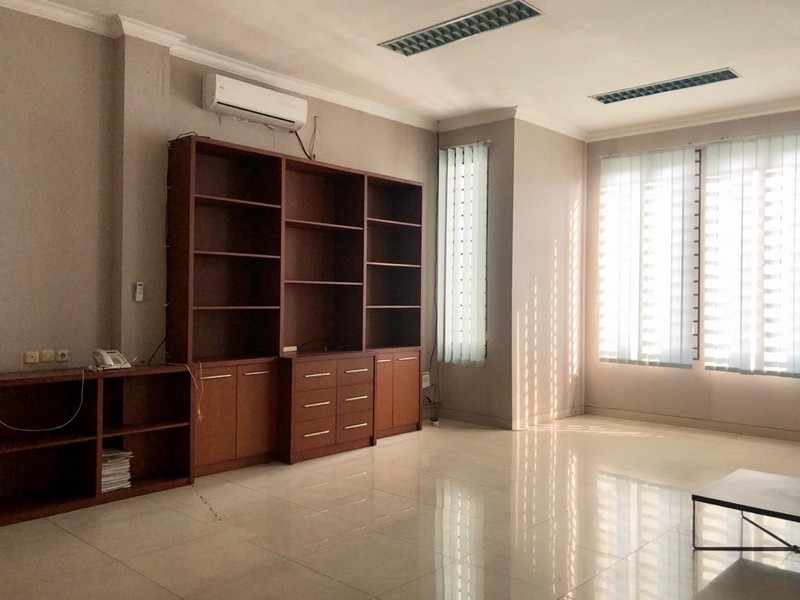 Rumah Ex kantor Summagung , Kelapa Gading Luas 6x18,5m2