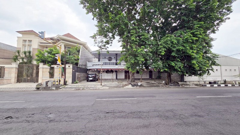 Rumah di Raya Margorejo (Ex. Toga Mas) Surabaya Selatan, Cocok untuk usaha / Kantor / Resto / Klinik dsb, Nol Jalan Raya - TS -