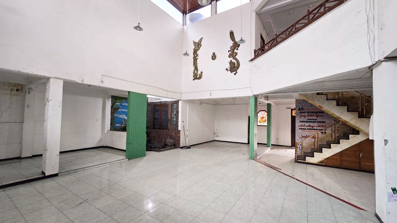 Rumah di Raya Margorejo (Ex. Toga Mas) Surabaya Selatan, Cocok untuk usaha / Kantor / Resto / Klinik dsb, Nol Jalan Raya - TS -