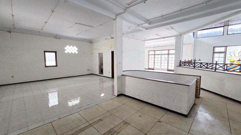 Rumah di Raya Margorejo (Ex. Toga Mas) Surabaya Selatan, Cocok untuk usaha / Kantor / Resto / Klinik dsb, Nol Jalan Raya - TS -