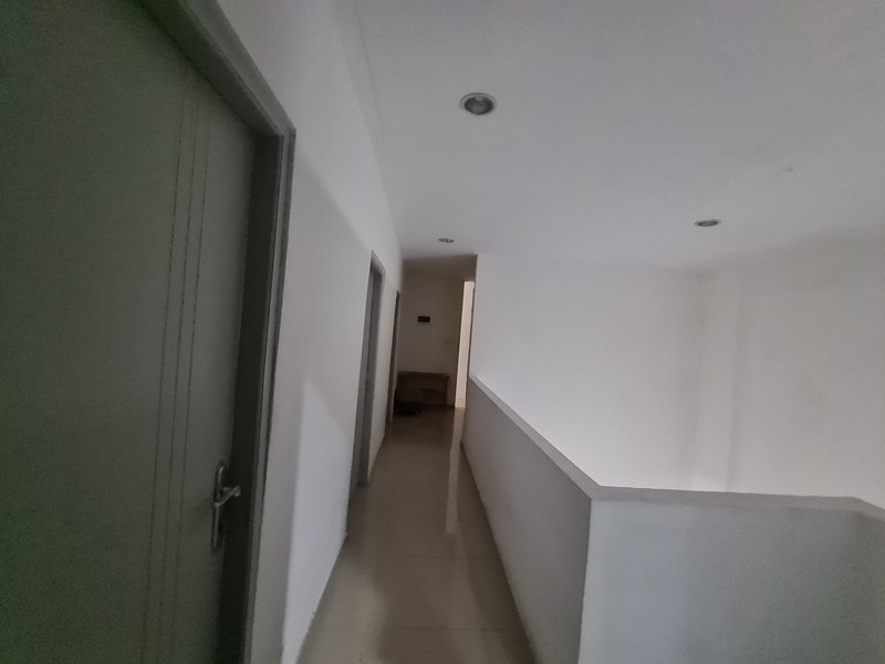 Rumah Minimalis 2.5 lantai ada basement di Taman Simpruk Lippo Cikarang posisi strategis , tenang dan nyaman