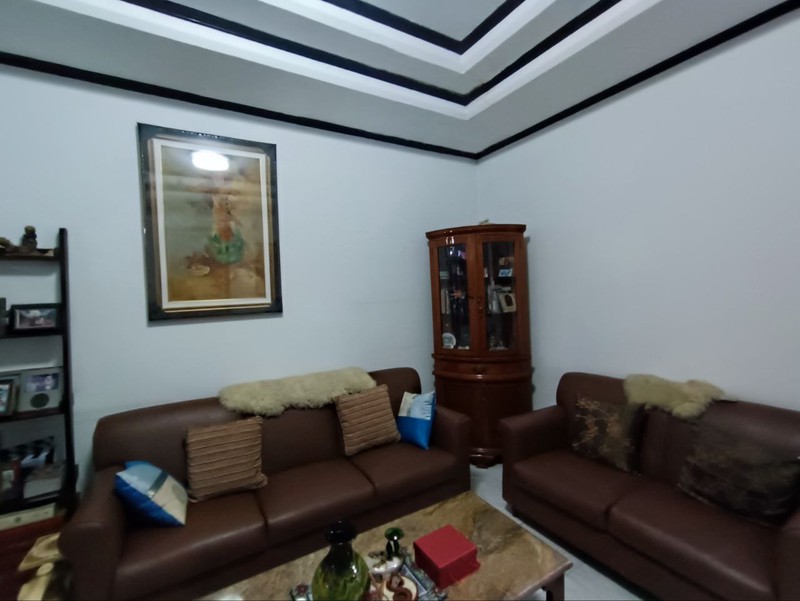 Dijual Rumah Manyar Kertoarjo Surabaya Timur - Lokasi Strategis dan Bangunan Kokoh