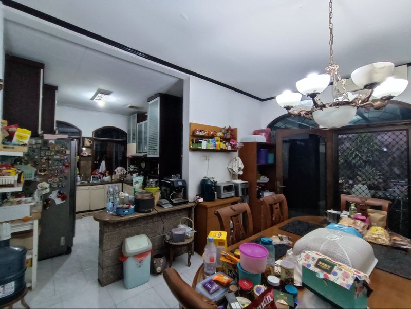 Dijual Rumah Manyar Kertoarjo Surabaya Timur - Lokasi Strategis dan Bangunan Kokoh