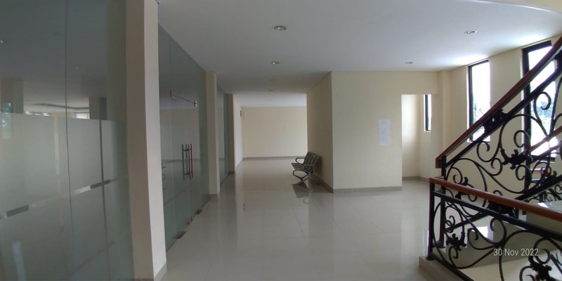 Gedung 3 Lantai Siap Huni, Parkir Luas Dekat Bintaro