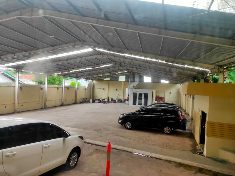 Gedung 3 Lantai Siap Huni, Parkir Luas Dekat Bintaro