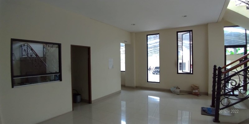 Gedung 3 Lantai Siap Huni, Parkir Luas Dekat Bintaro