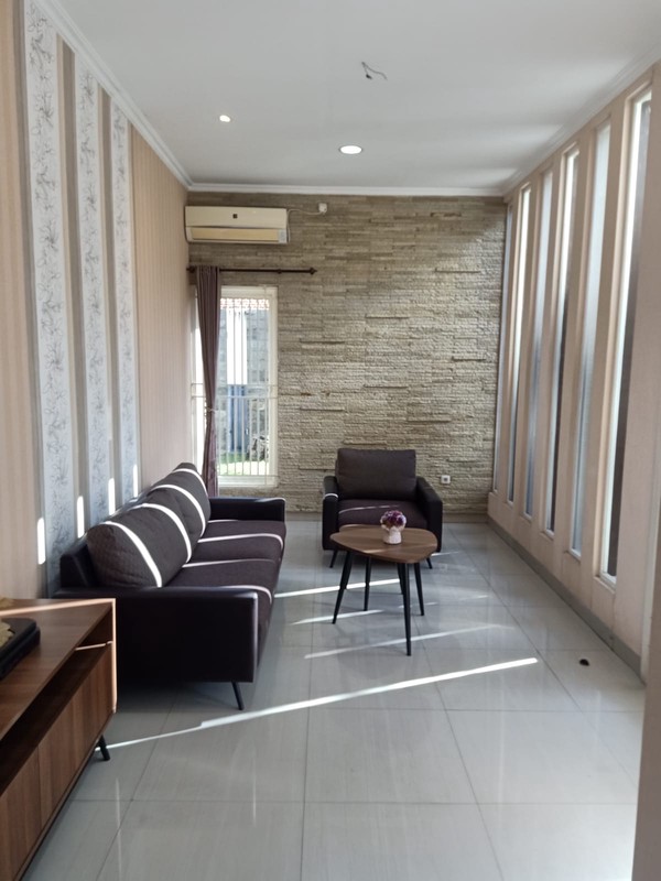 Dijual Rumah Full Furnish Darmo Permai Selatan Surabaya Barat - Hook Strategis dan Siap Huni