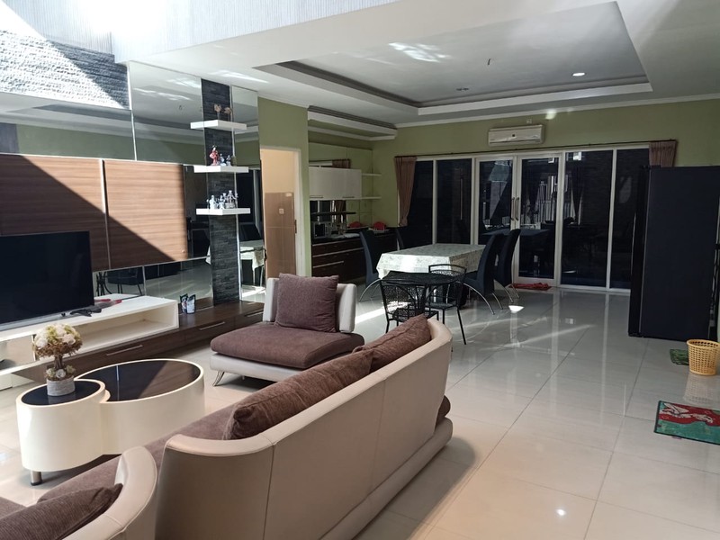 Dijual Rumah Full Furnish Darmo Permai Selatan Surabaya Barat - Hook Strategis dan Siap Huni