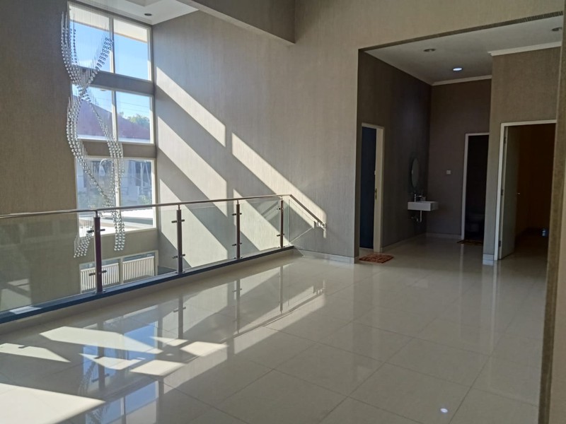 Dijual Rumah Full Furnish Darmo Permai Selatan Surabaya Barat - Hook Strategis dan Siap Huni