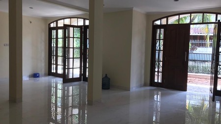 Di Jual Rumah di Bintaro Sektor 2 Posisi HOOK dengan KT 3+1 KM 3+1 sudah SHM.