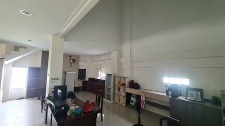 Nikmati Ruang Maksimal : Rumah Minimalis 2.5 Lantai Plus Basement di Lippo Cikarang