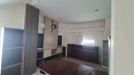 Rumah Minimalis 2.5 lantai ada basement di Taman Simpruk Lippo Cikarang posisi strategis , tenang dan nyaman