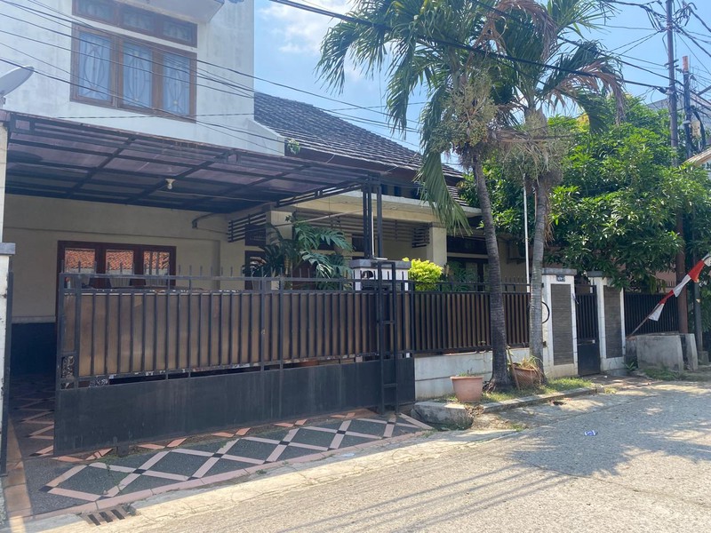 Dijual Rumah Asri Siap Huni di Komplek PEMDA Jati Asih - Bekasi  Rumah 2 lantai luas & nyaman di lingkungan tenang  bebas banjir!