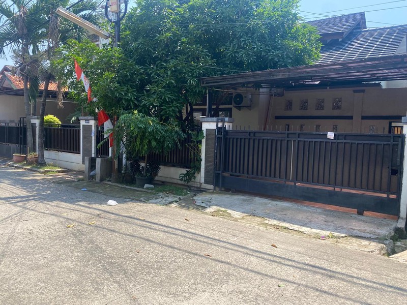 Dijual Rumah Asri Siap Huni di Komplek PEMDA Jati Asih - Bekasi  Rumah 2 lantai luas & nyaman di lingkungan tenang  bebas banjir!