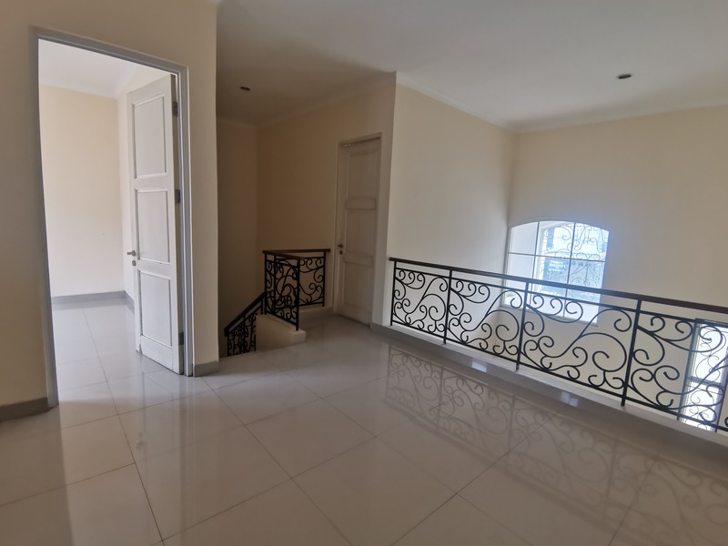 Rumah Mewah di Jl utama Lippo Cikarang dekat dengan sekolah Dian Harapan, Tunas Bangsa,Caris Global,  Kawasan EJIP, Delta Silicon, Jababeka