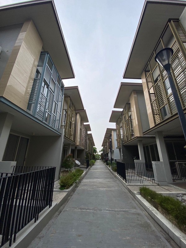 Rumah 2 Lantai Surabaya Barat Wisata Bukit Mas Cluster Notredame