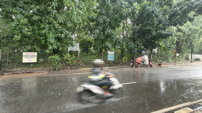 Kavling/ Tanah Pinggir Jalan Raya Strategis di Bintaro Permai Raya 1033m2 - Cocok untuk Usaha Komersial!