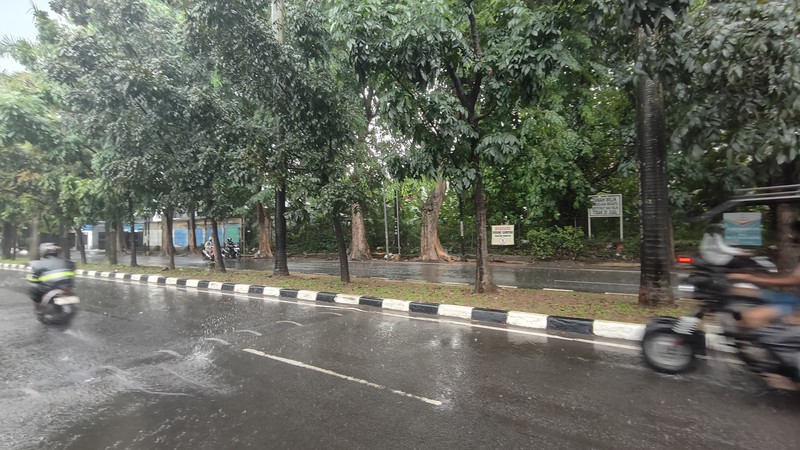 Kavling/ Tanah Pinggir Jalan Raya Strategis di Bintaro Permai Raya 1033m2 - Cocok untuk Usaha Komersial!