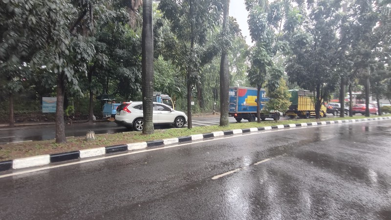 Kavling/ Tanah Pinggir Jalan Raya Strategis di Bintaro Permai Raya 1033m2 - Cocok untuk Usaha Komersial!