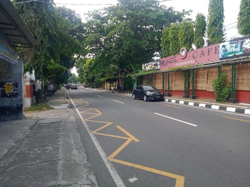 TANAH DAN BANGUNAN RUANG USAHA, LOKASI STRATEGIS DI JL VETERAN, YOGYAKARTA