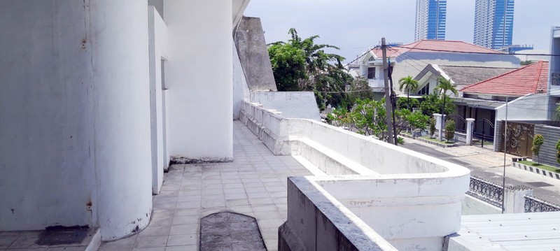 Rumah di Kertajaya Indah Timur Surabaya Timur 2 Lantai... DISEWAKAN JUGA !!! - JK -