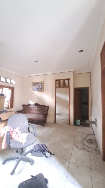 Rumah Siap Huni dengan Hunian Nyaman dan Asri Lokasi Strategis di Pinggir Jalan di Pondok Aren