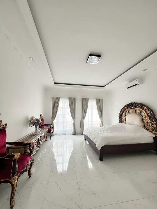 Rumah Cantik Bagus Siap Huni 2 Lantai dengan KT 5+2 KM 5+1 Hunian Nyaman dekat Kedaton Golf