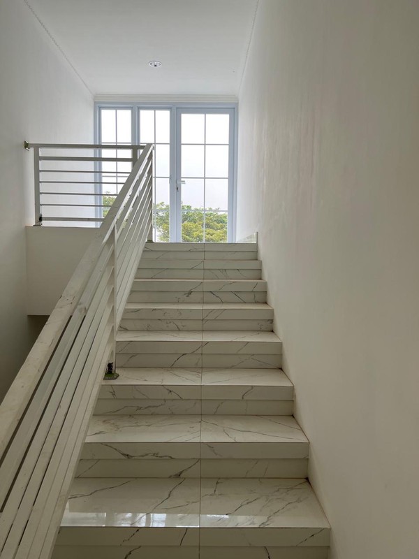 Rumah Cantik Bagus Siap Huni 2 Lantai dengan KT 5+2 KM 5+1 Hunian Nyaman dekat Kedaton Golf