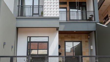 Rumah Cantik 2 Lantai Di Bintaro dengan KT 2 dan KM 3 sudah SHM