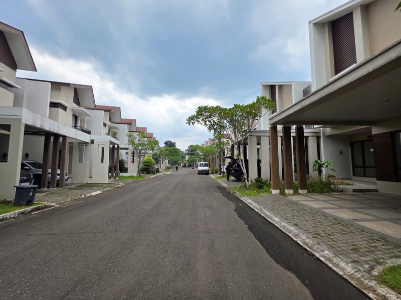 Rumah Bagus di Dalam Cluster dengan kondisi Terawat Baik dan Siap Huni @Cimanggis, Depok