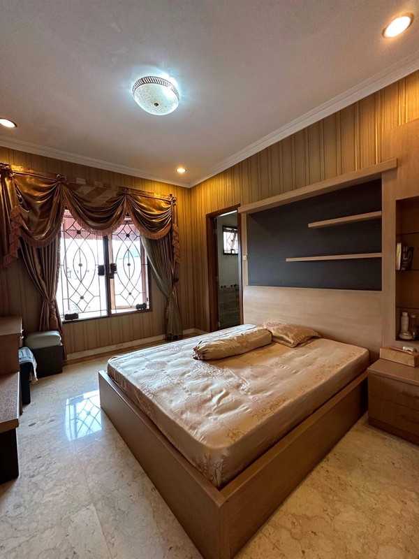 Rumah Mewah Siap Huni di Jakarta Selatan Sertifikat SHM Akses Mudah