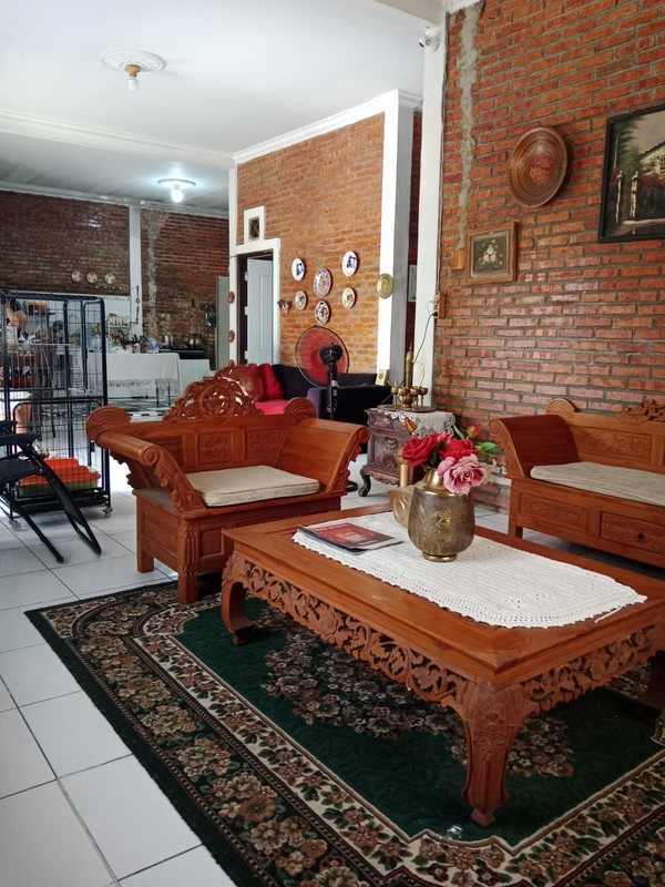 Rumah Hitung Tanah Luas 650 m2 dan Bangunan 240 m2 dengan Lokasi Strategis @Pondok Aren, Tangerang Selatan