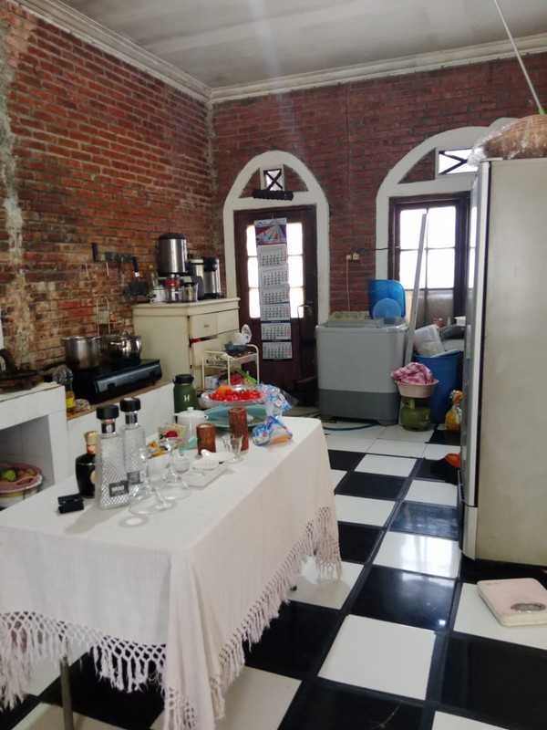 Rumah Hitung Tanah Luas 650 m2 dan Bangunan 240 m2 dengan Lokasi Strategis @Pondok Aren, Tangerang Selatan