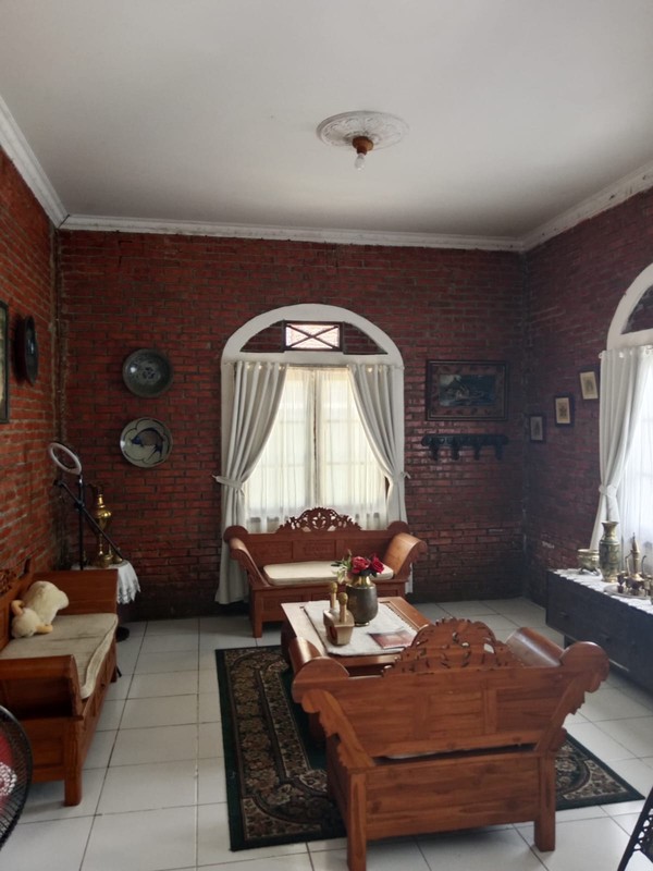 Rumah Hitung Tanah Luas 650 m2 dan Bangunan 240 m2 dengan Lokasi Strategis @Pondok Aren, Tangerang Selatan