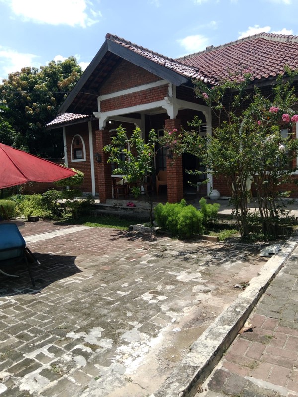 Rumah Hitung Tanah Luas 650 m2 dan Bangunan 240 m2 dengan Lokasi Strategis @Pondok Aren, Tangerang Selatan