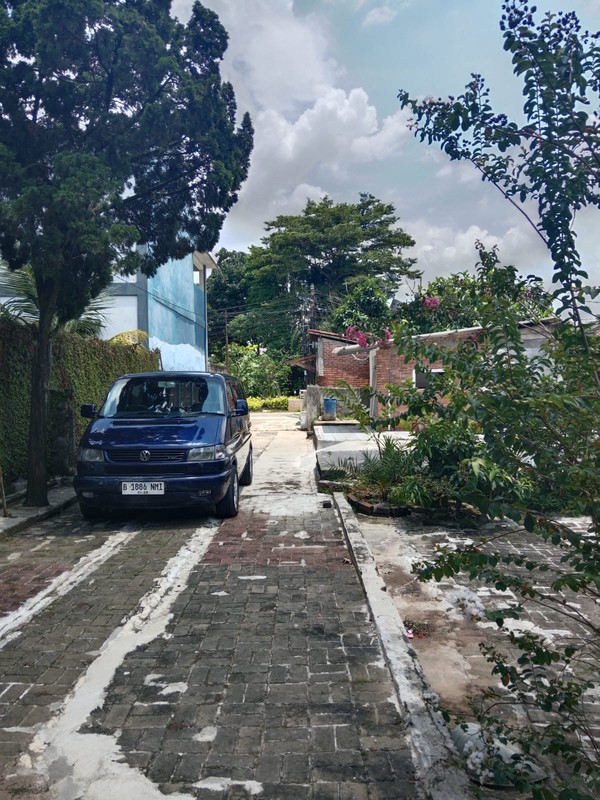 Rumah Hitung Tanah Luas 650 m2 dan Bangunan 240 m2 dengan Lokasi Strategis @Pondok Aren, Tangerang Selatan