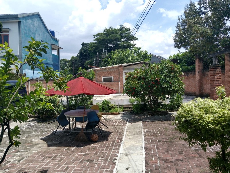 Rumah Hitung Tanah Luas 650 m2 dan Bangunan 240 m2 dengan Lokasi Strategis @Pondok Aren, Tangerang Selatan